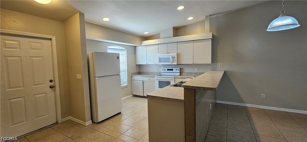 1626 Sw Santa Barbara Place - Photo 1