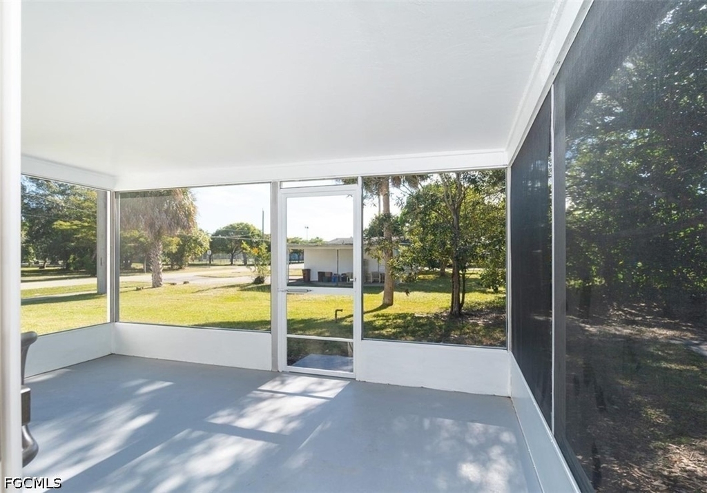 533 E Charlotte Avenue - Photo 12