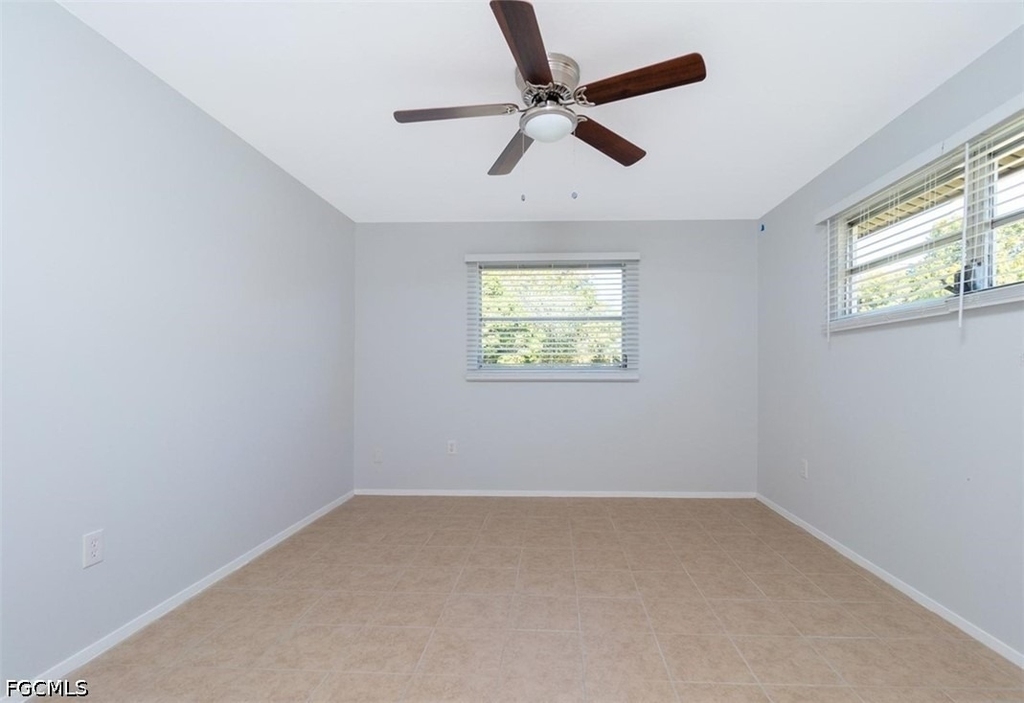 533 E Charlotte Avenue - Photo 8