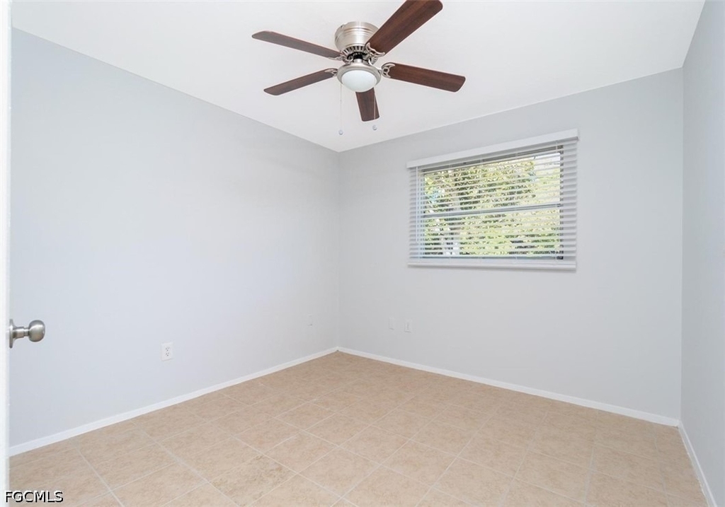 533 E Charlotte Avenue - Photo 5