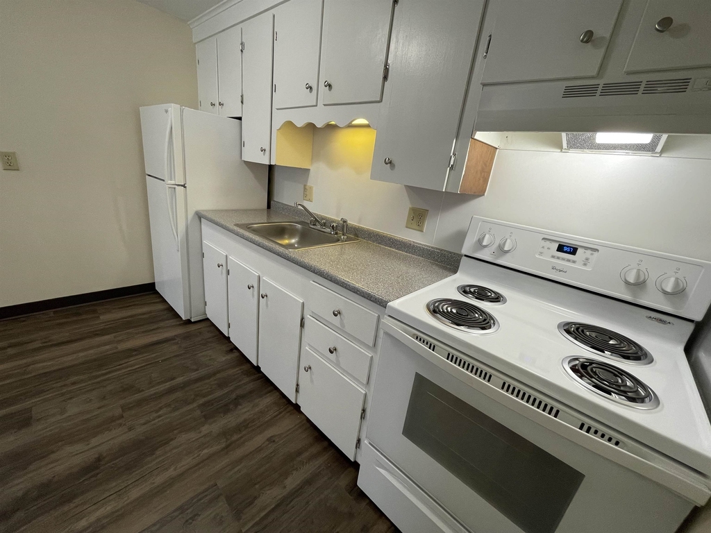 93 West - Photo 4