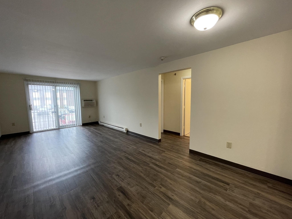 93 West - Photo 13