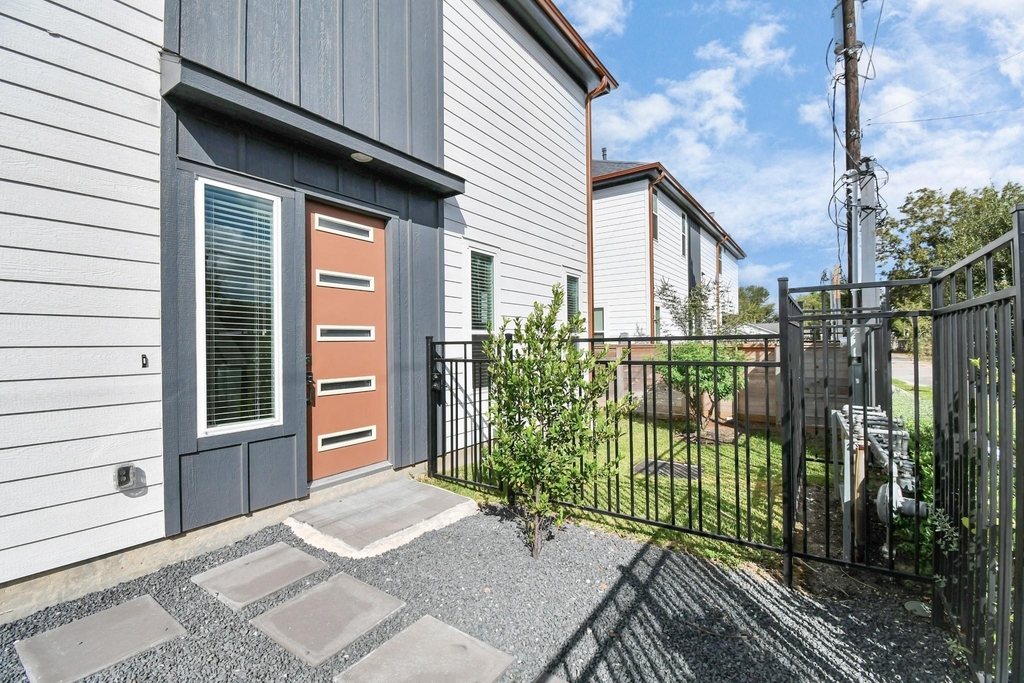 829 N Emile Street - Photo 3