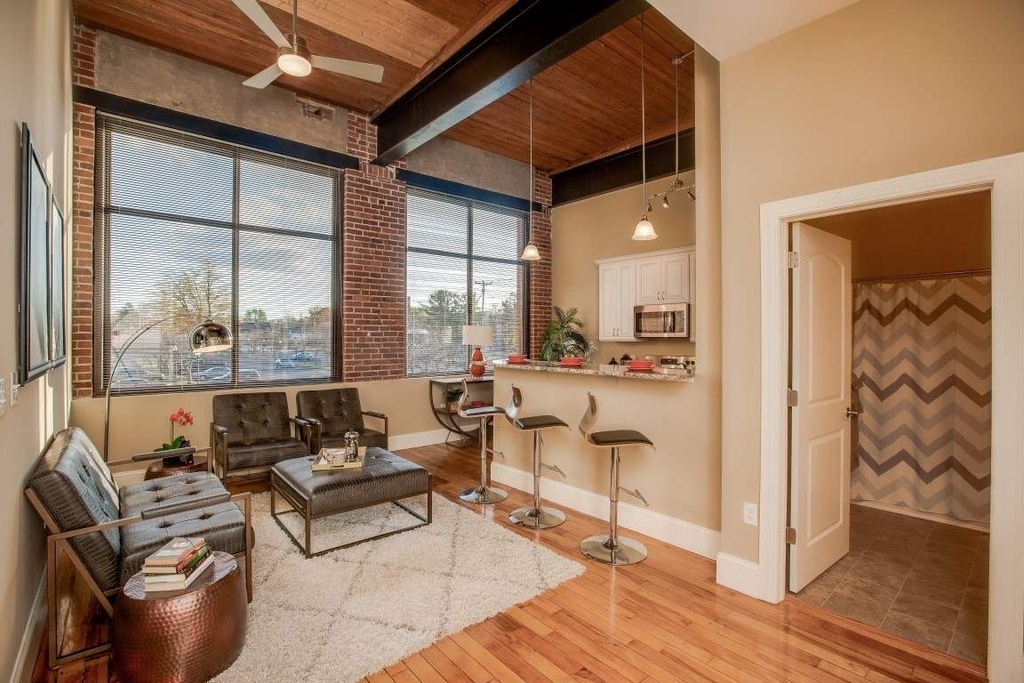 222 West - Photo 17