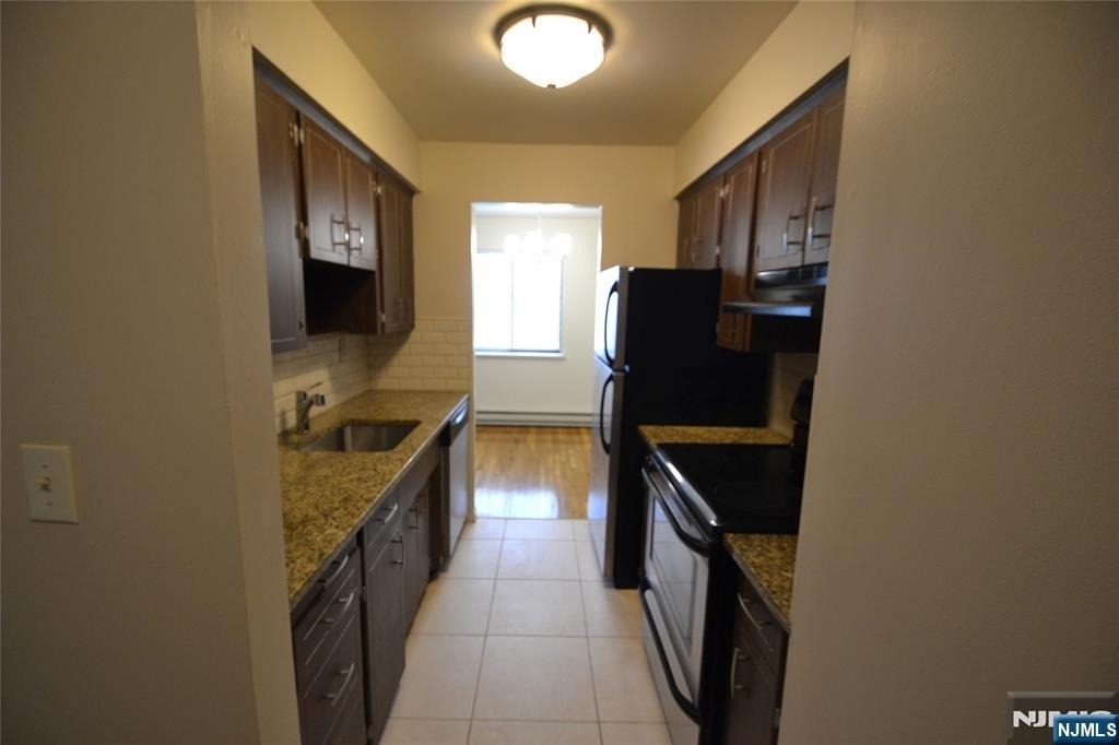 121 Grove - Photo 0