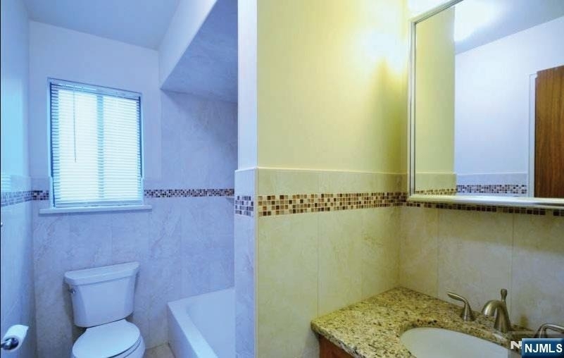 121 Grove - Photo 2