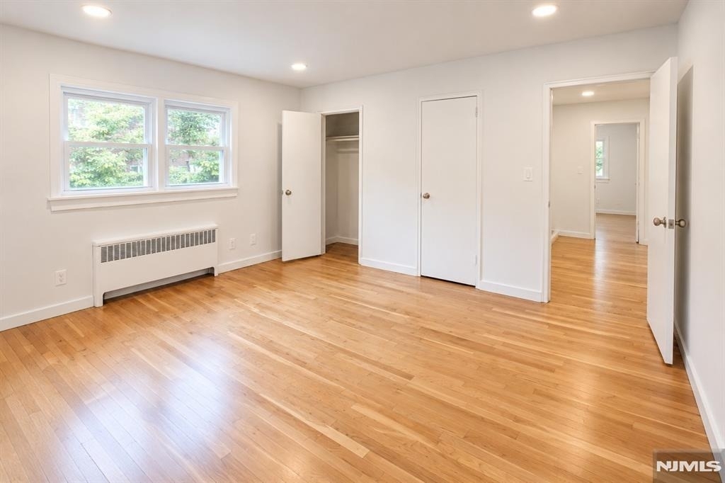 729 Broad - Photo 4