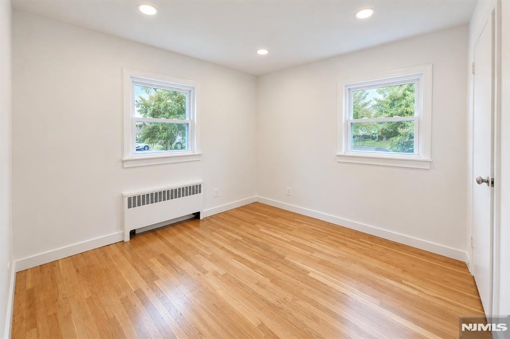 729 Broad - Photo 5
