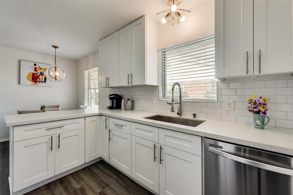 5118 Sanford Road - Photo 7