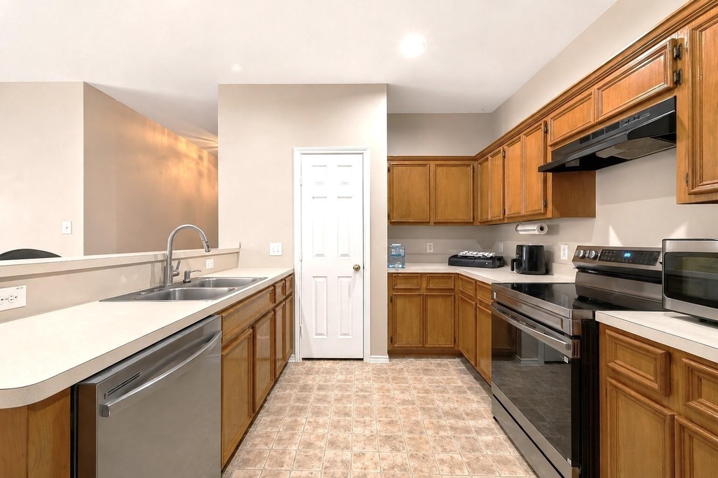 12830 Lodenbriar Drive - Photo 11