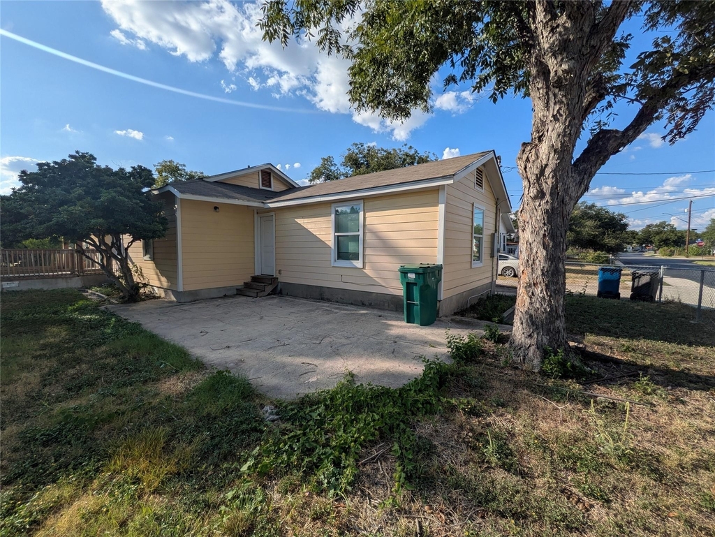 205 Elmo Avenue - Photo 2