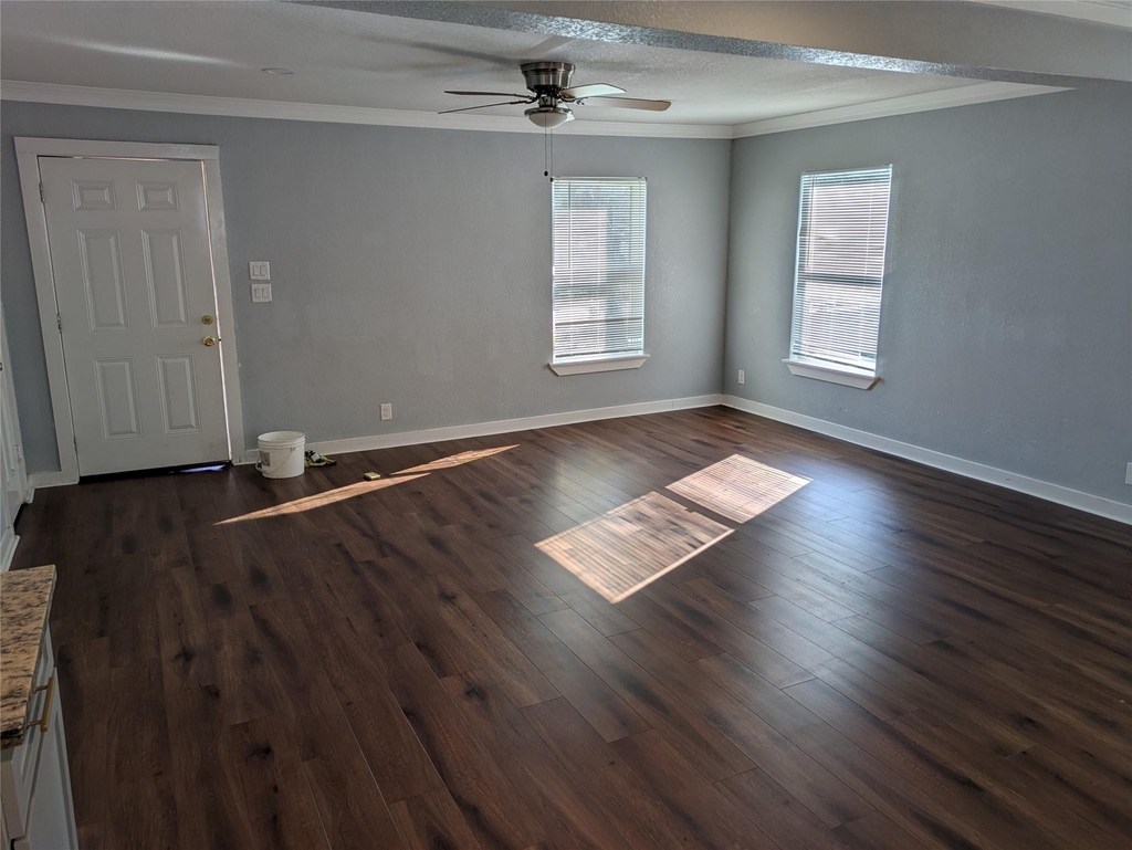 205 Elmo Avenue - Photo 3