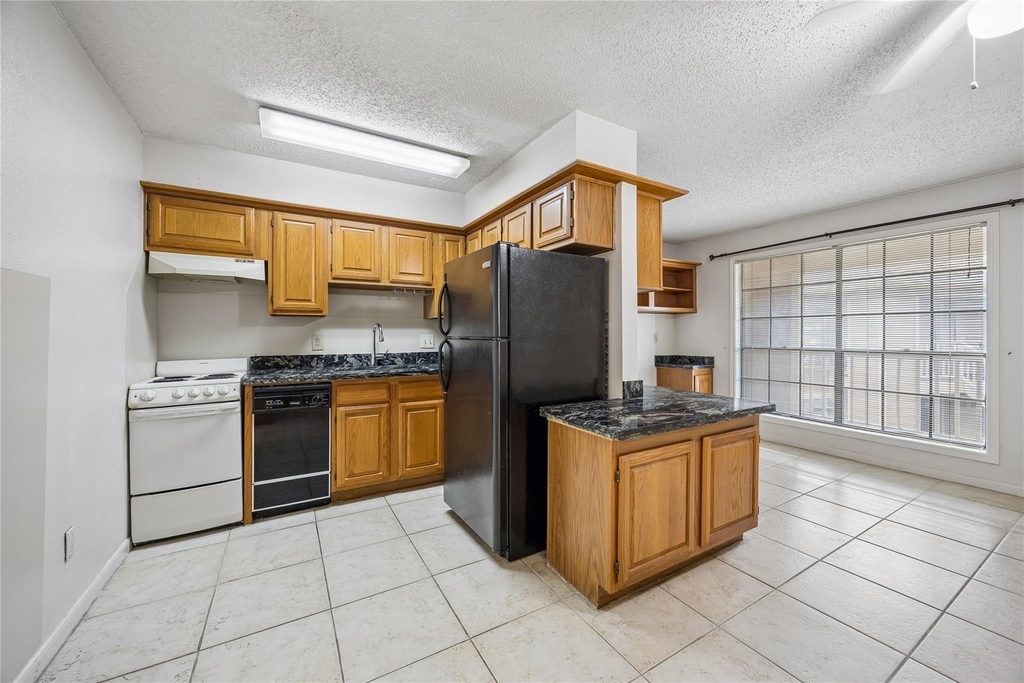1311 Antoine Drive - Photo 7