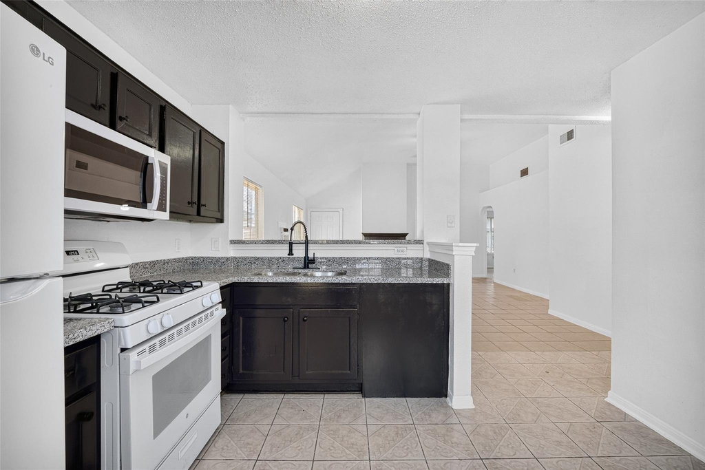 1126 Holbech Lane - Photo 7