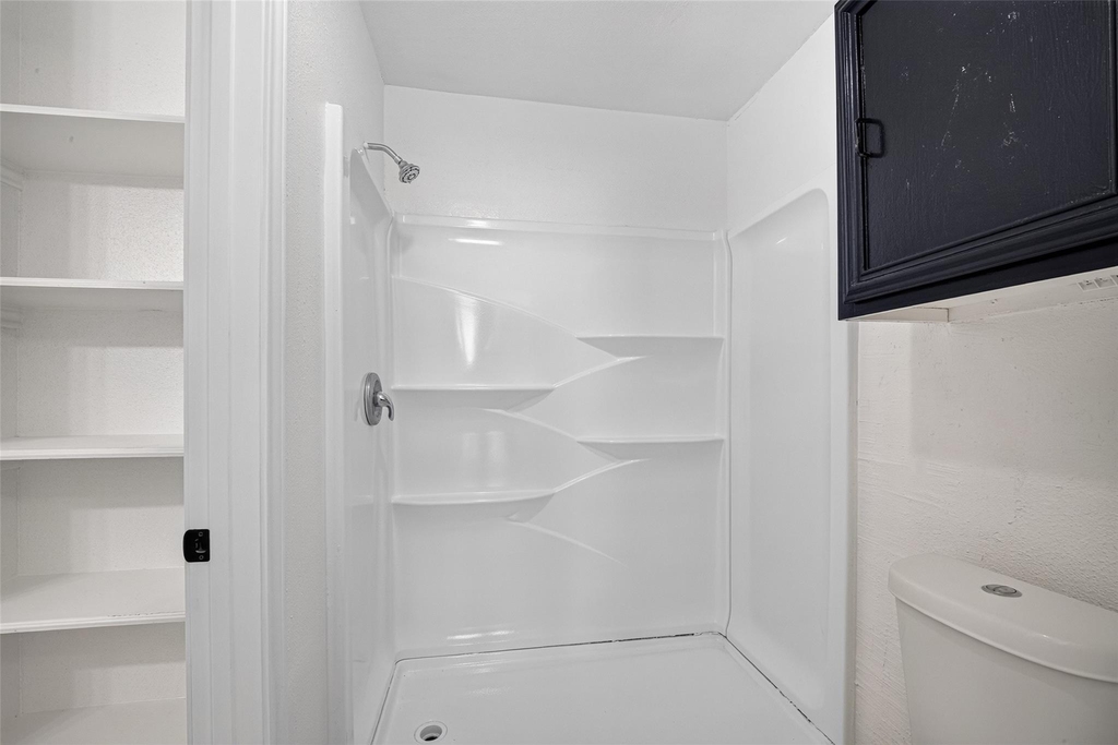 1126 Holbech Lane - Photo 16