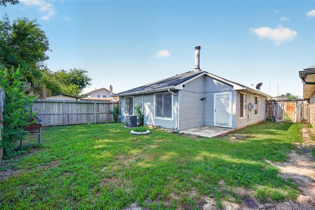1126 Holbech Lane - Photo 25