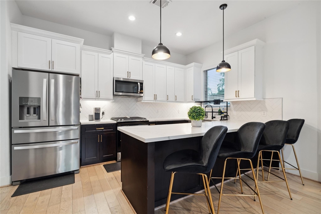 2607 Rosalie Street - Photo 2