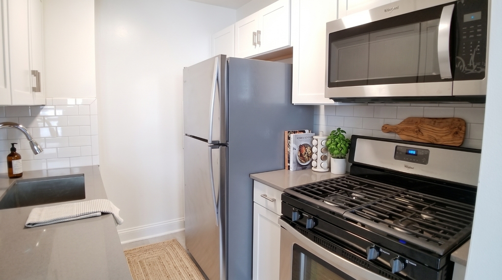 3333 Broadway - Photo 2
