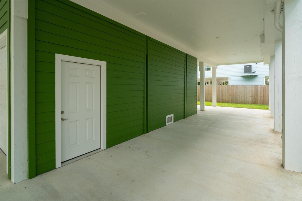 213 West - Photo 3