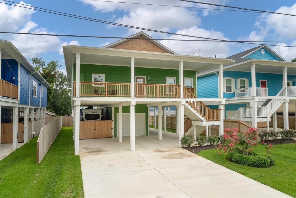 213 West - Photo 1