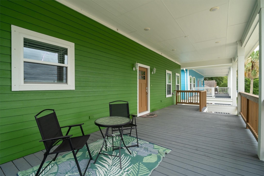 213 West - Photo 5