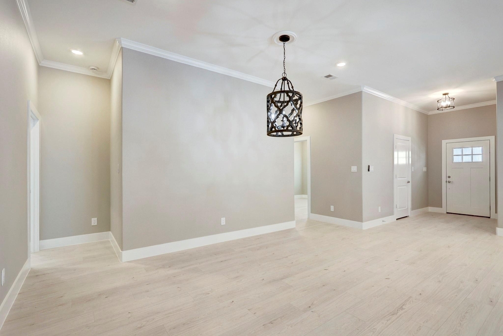 213 West - Photo 11