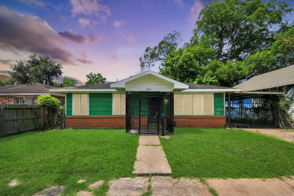 3214 Tuam Street - Photo 0