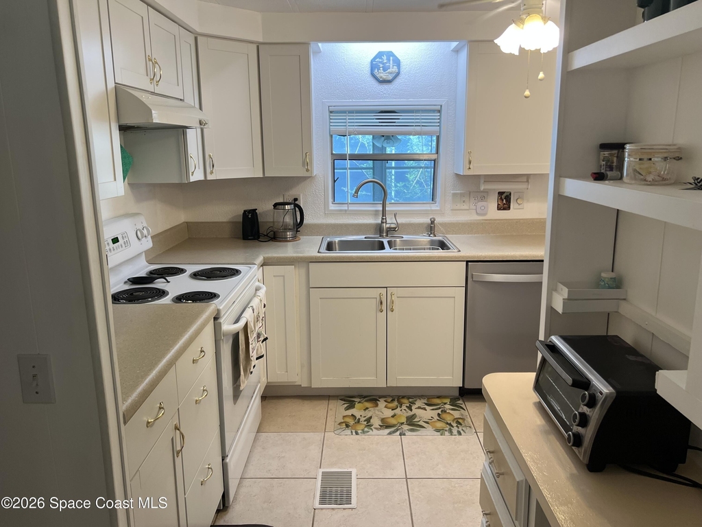 1019 Ne Moonlight Court Ne - Photo 8