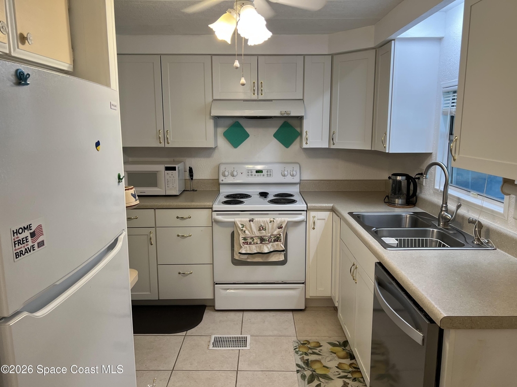 1019 Ne Moonlight Court Ne - Photo 7