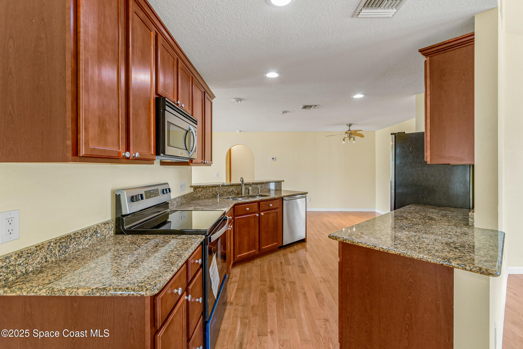 991 Tahiti Avenue Se - Photo 12