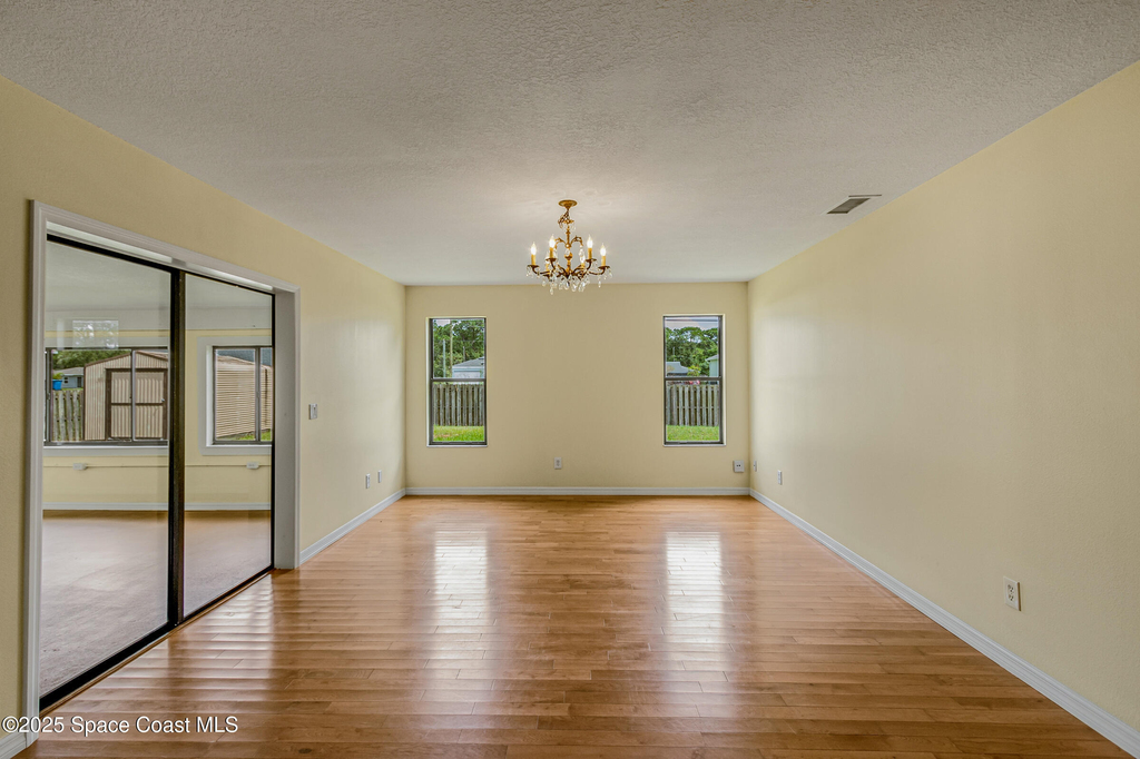 991 Tahiti Avenue Se - Photo 17