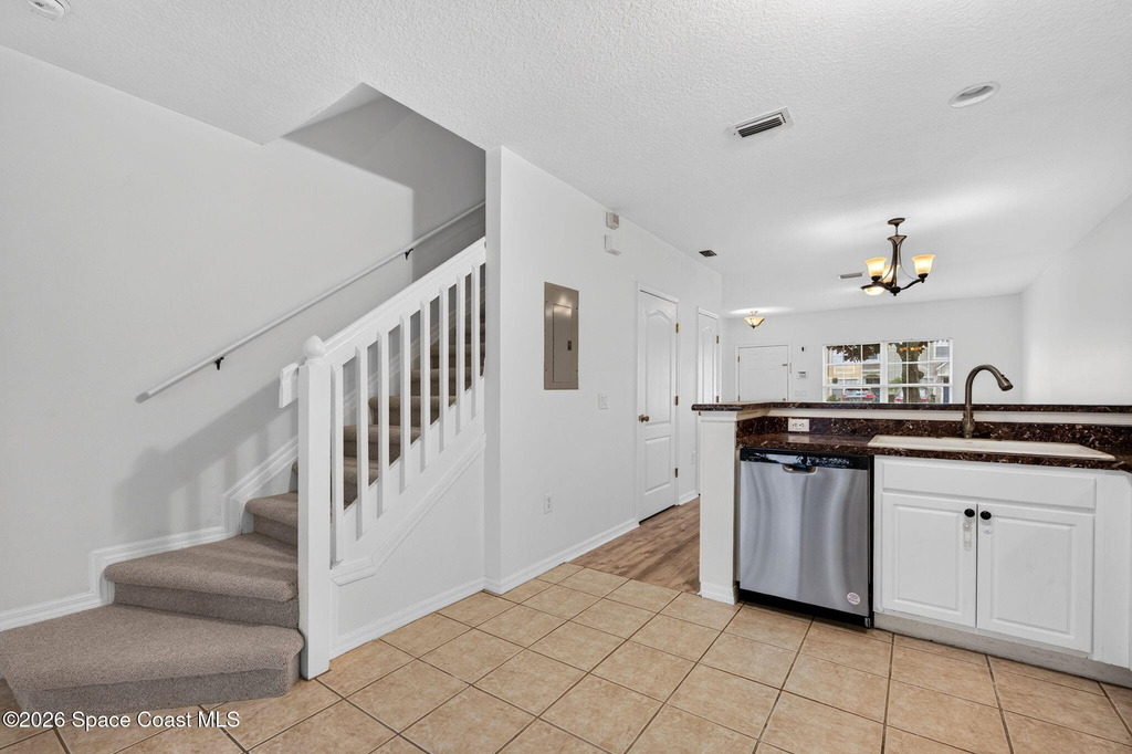 1391 Hampton Park Lane - Photo 6