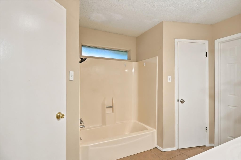 22423 Deville Drive - Photo 9
