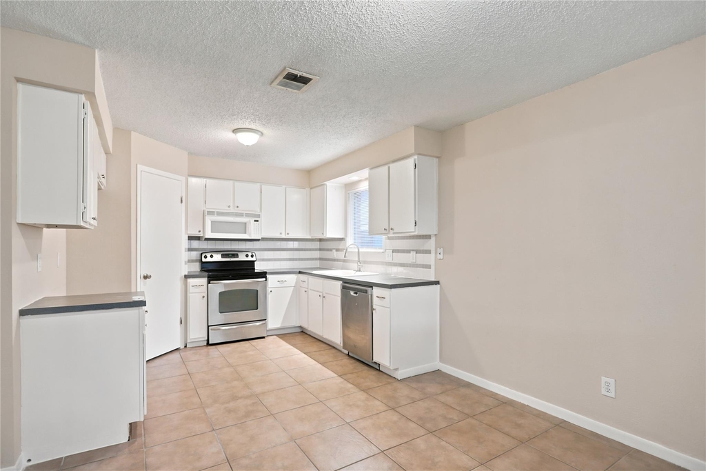 22423 Deville Drive - Photo 5