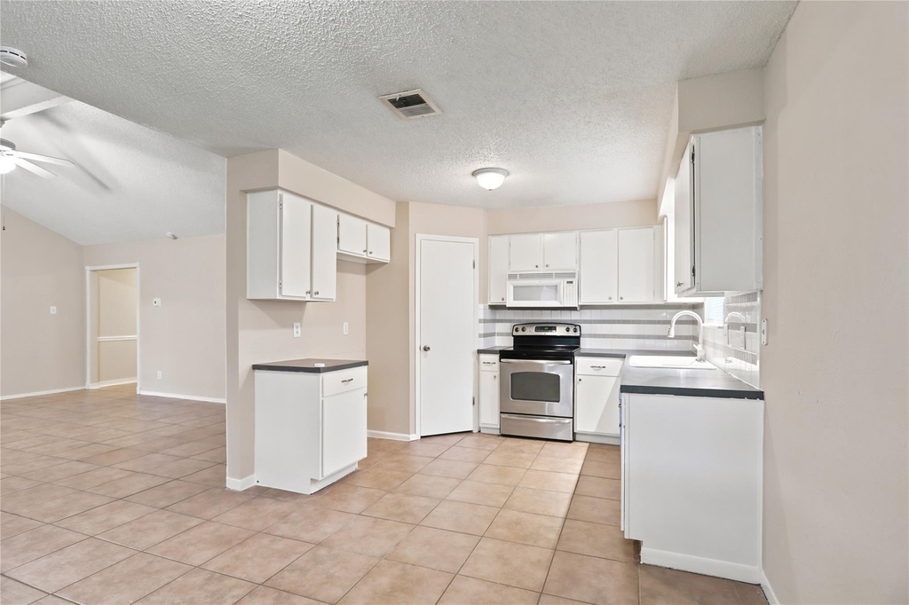 22423 Deville Drive - Photo 6