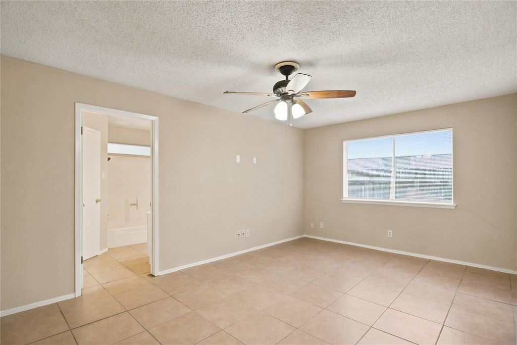 22423 Deville Drive - Photo 7
