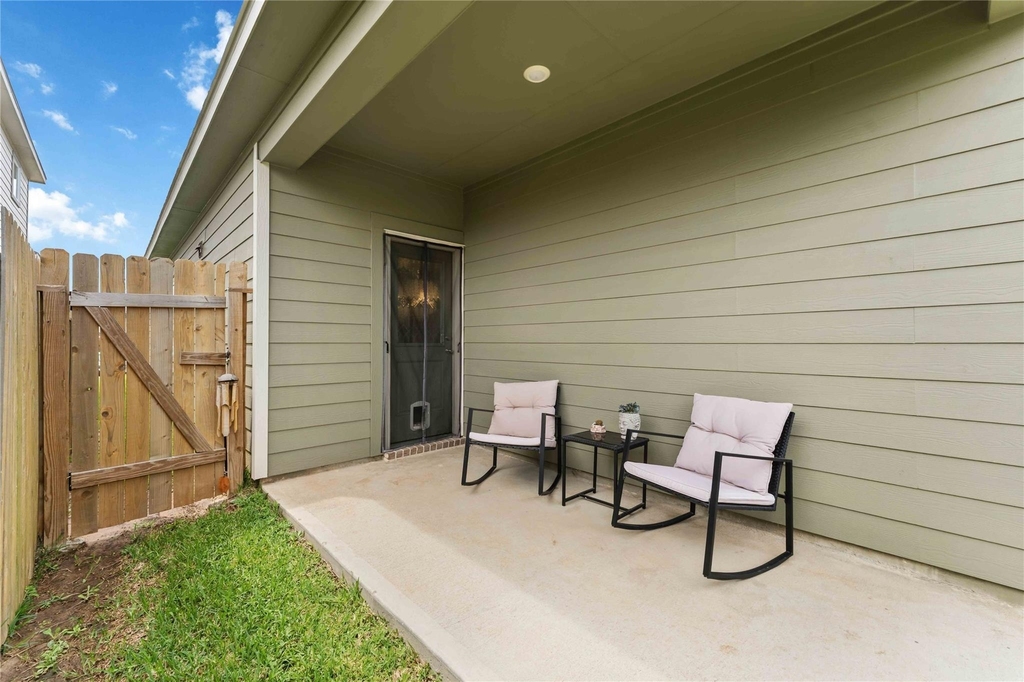 7954 Cypress Country Drive - Photo 0