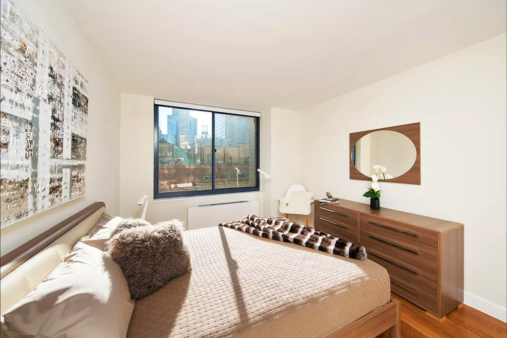 West 48th Street - Photo 0