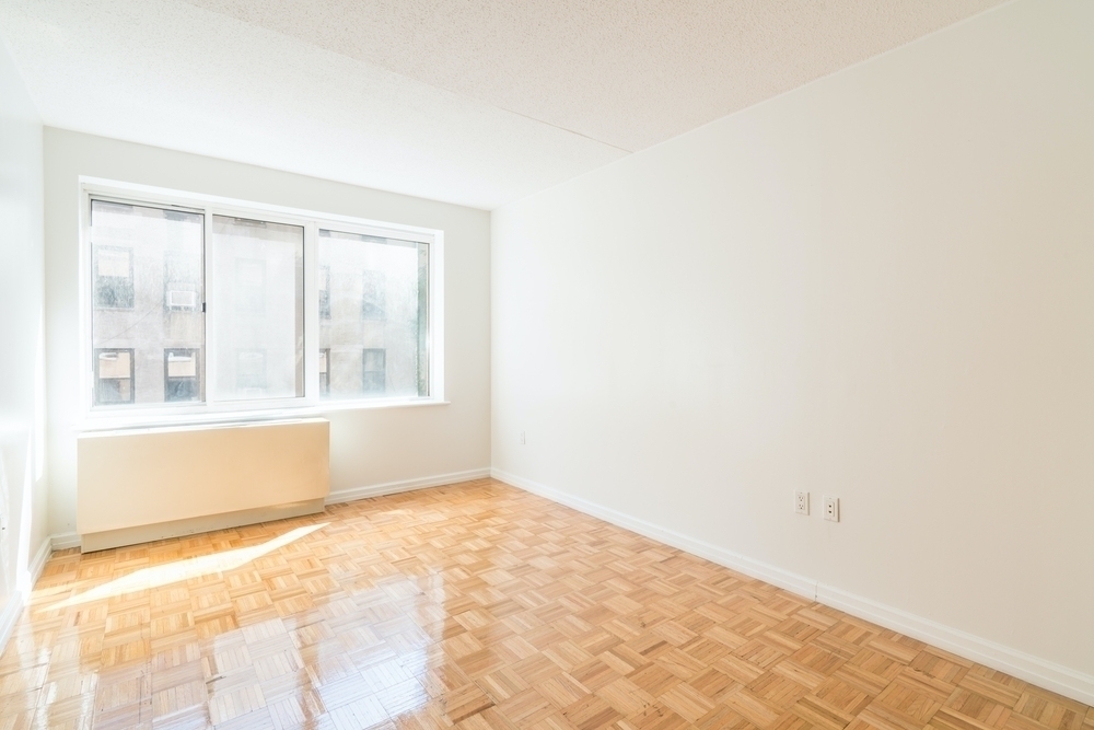 West 48th Street - Photo 0