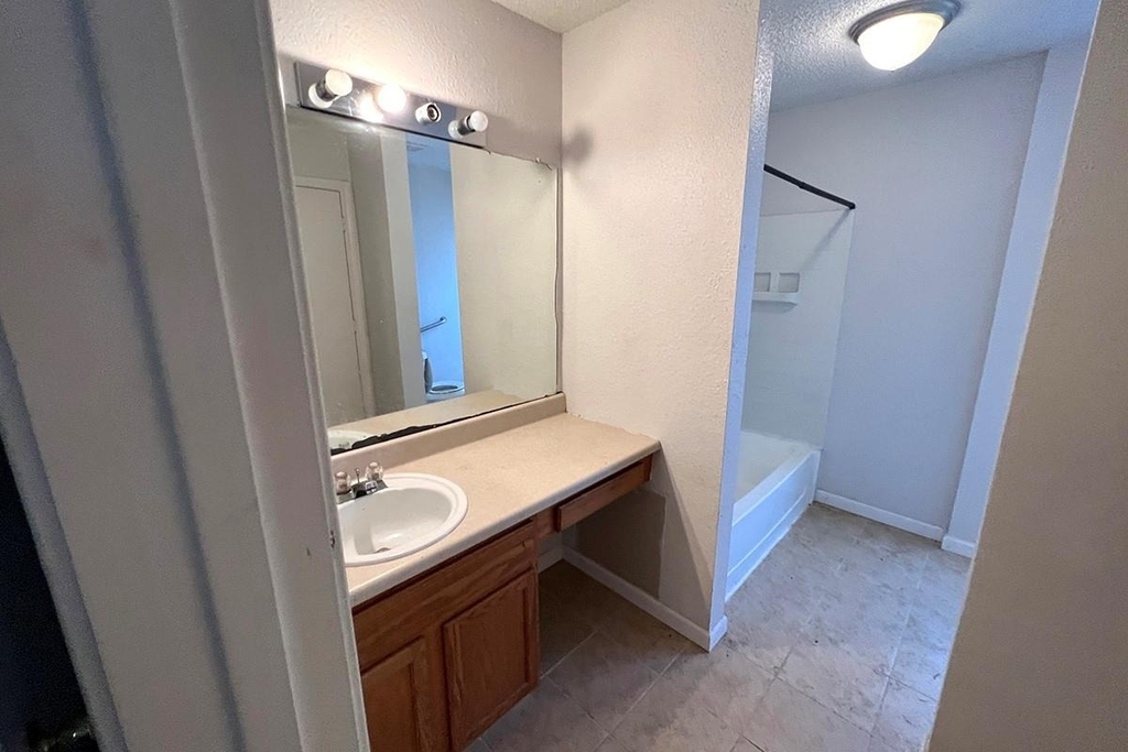 6327 Goforth Street - Photo 10