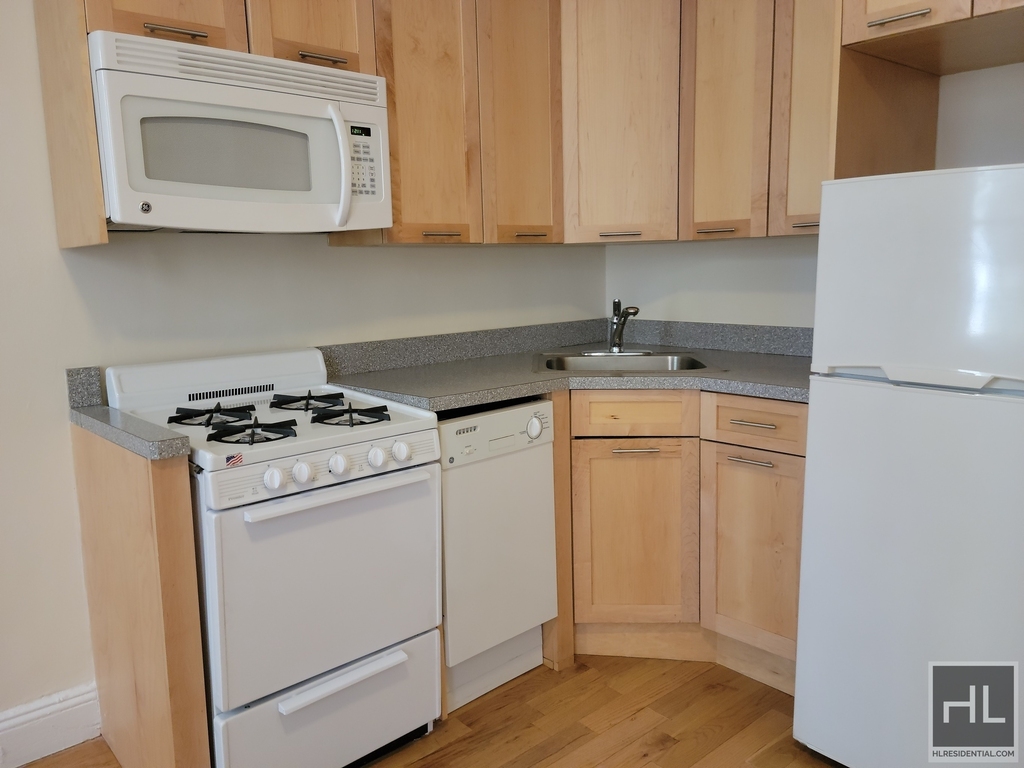 East 89 Street - Photo 0