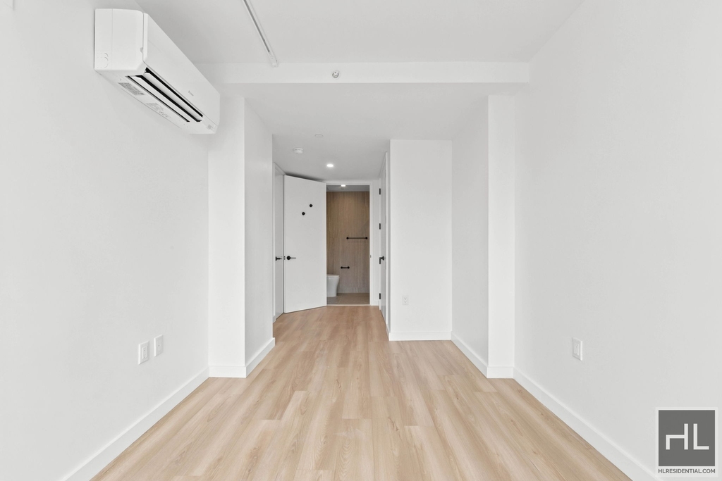 4 Avenue - Photo 1