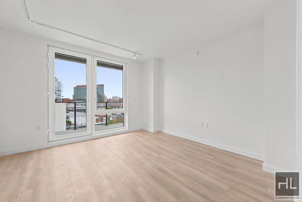4 Avenue - Photo 0
