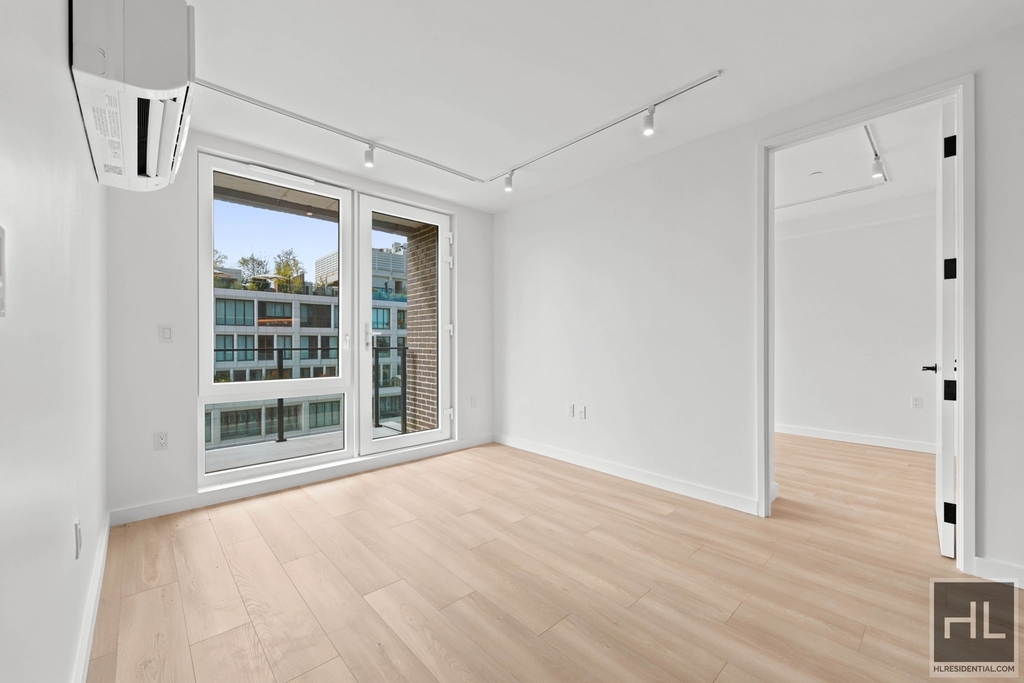 4 Avenue - Photo 1