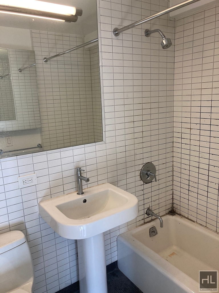 East 39th Street - Photo 2
