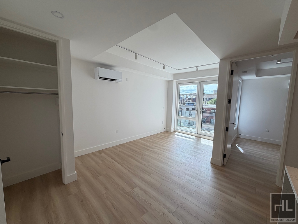 4 Avenue - Photo 2