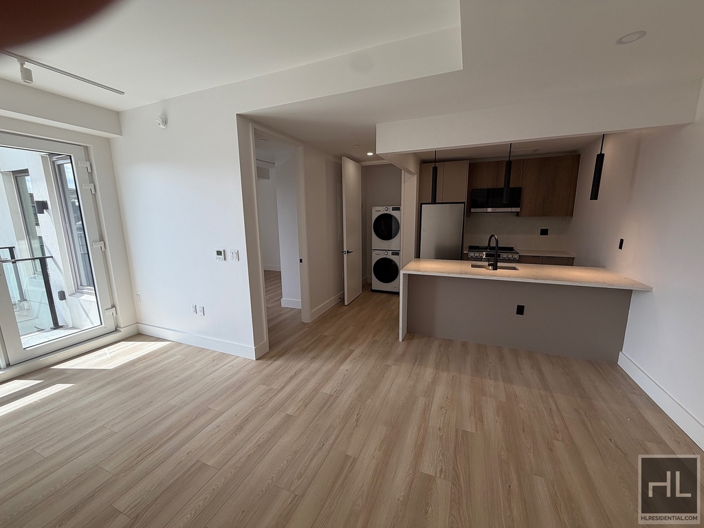 4 Avenue - Photo 1