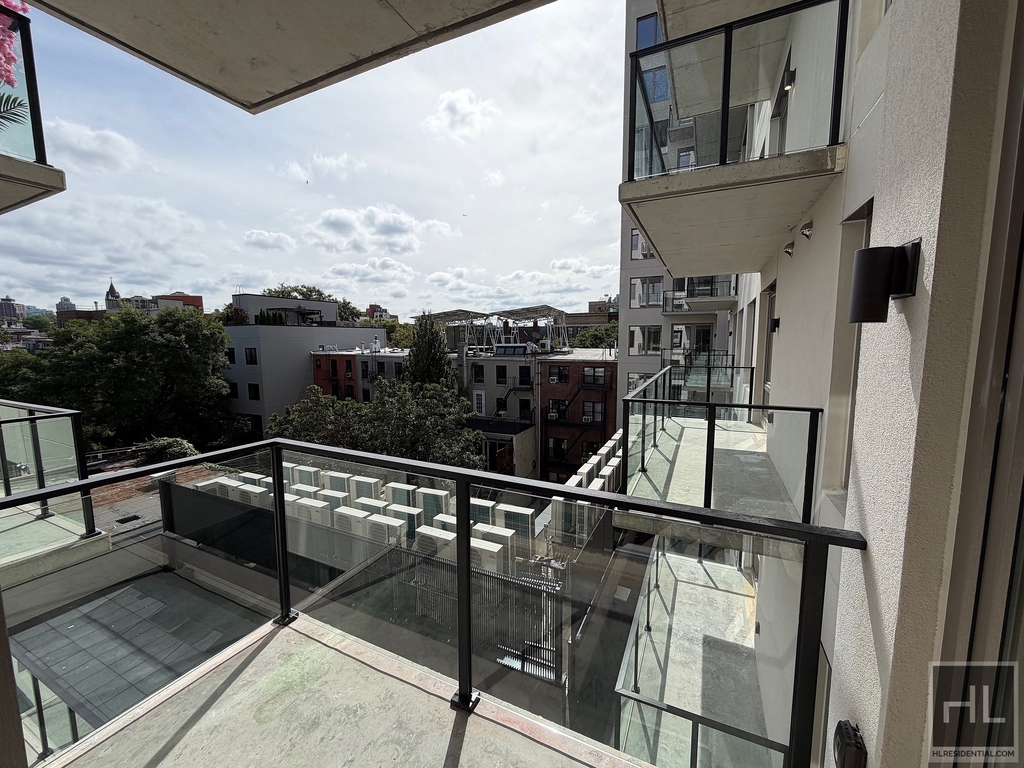 4 Avenue - Photo 5