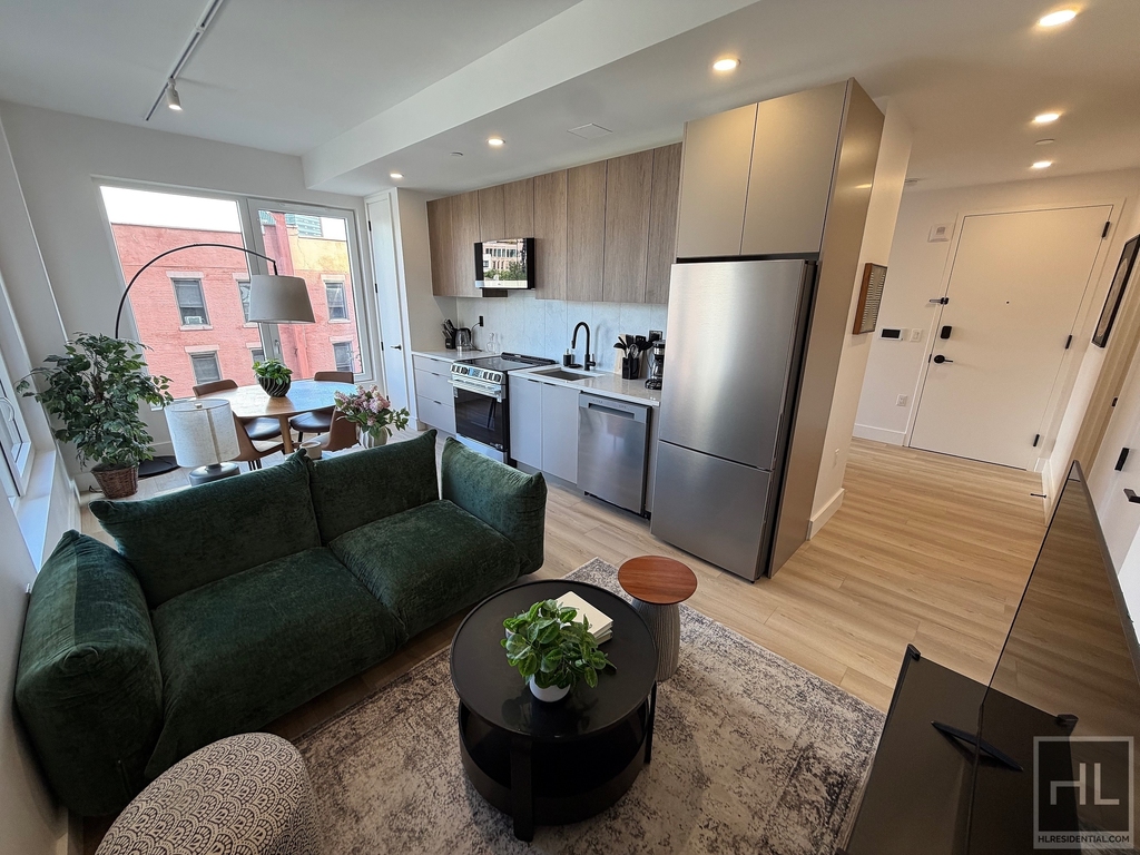 4 Avenue - Photo 0