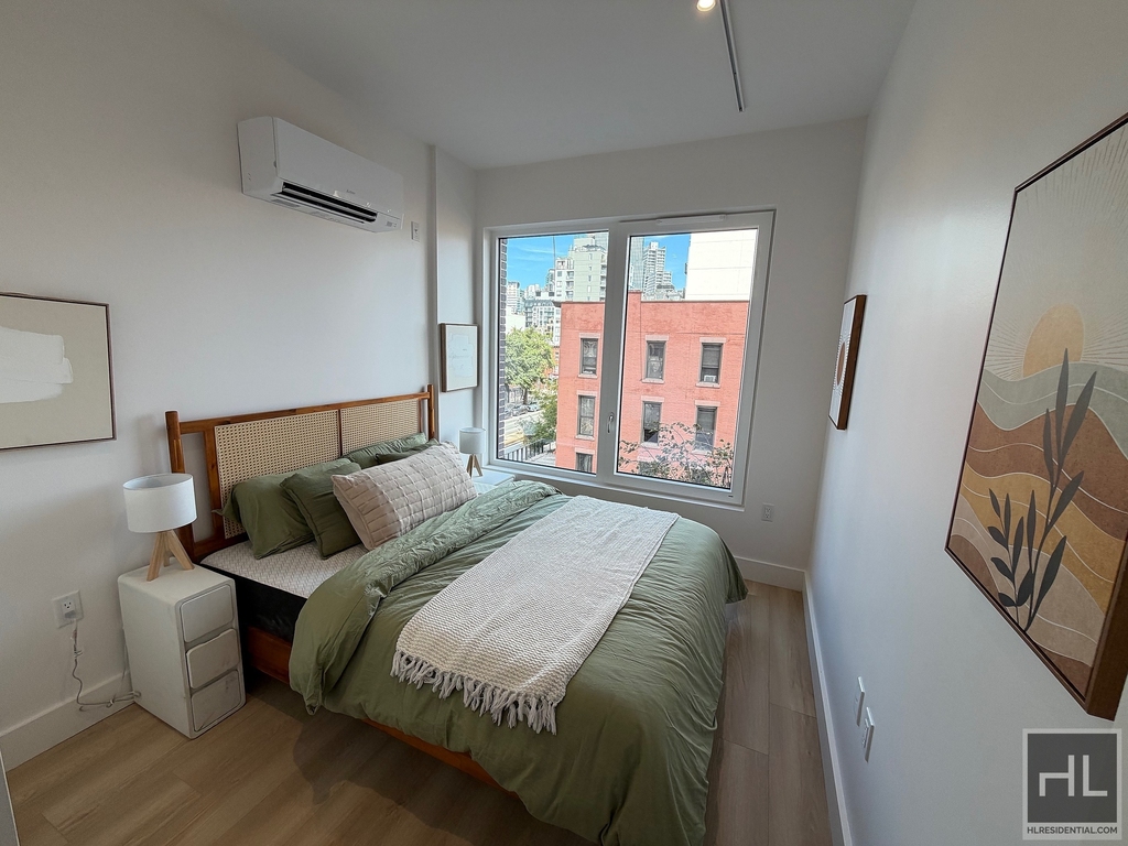 4 Avenue - Photo 3